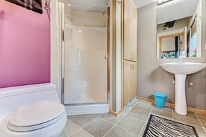 Free toiletries, towels - Sea Ranch cottage with private hot tub, shared pool, & sauna - near Bluff Trail (Sea Ranch)