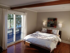 5 bedrooms, iron/ironing board, WiFi, bed sheets
