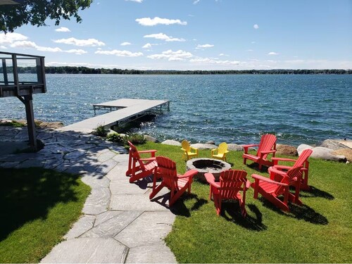Four Season Waterfront Cottage Over-the-Water view