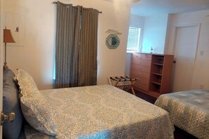 2 bedrooms, memory-foam beds, free WiFi, bed sheets - 2nd Row, Ocean Views, Steps to Beach (Galveston)