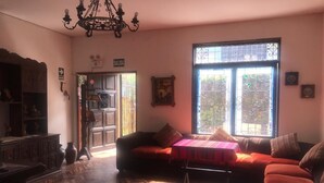 Lobby sitting area - Duque de Villa Miraflores (Lima)