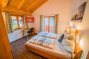 3 bedrooms, internet, bed sheets - Vacation apartment 4, Wagnhüttn 120 sqm, up to 8 persons, 3 bedrooms, 2 bathrooms (Unterwössen)