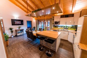 Fridge, microwave, oven, stovetop - Vacation apartment 4, Wagnhüttn 120 sqm, up to 8 persons, 3 bedrooms, 2 bathrooms (Unterwössen)