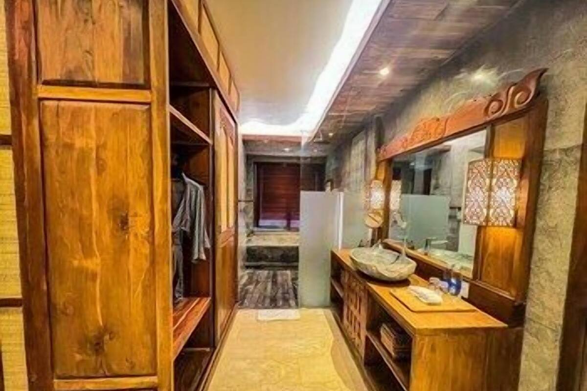 Bathroom | Separate tub and shower, deep soaking tub, free toiletries, slippers