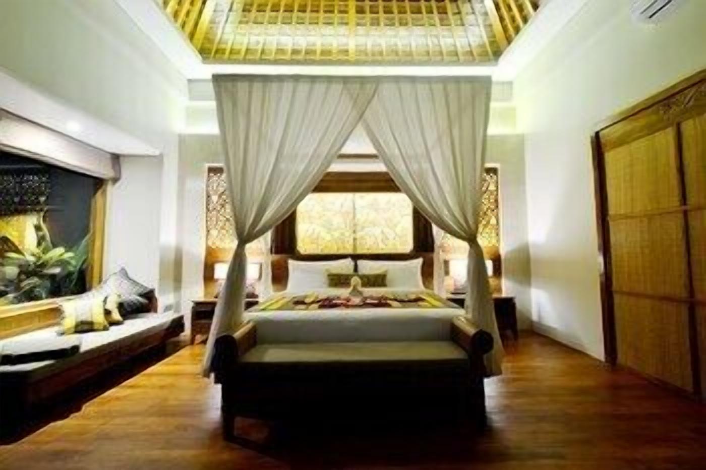 Minibar, in-room safe, desk, blackout drapes