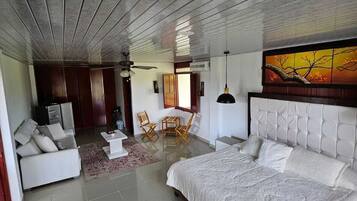 Deluxe Studio Suite | Free WiFi, bed sheets