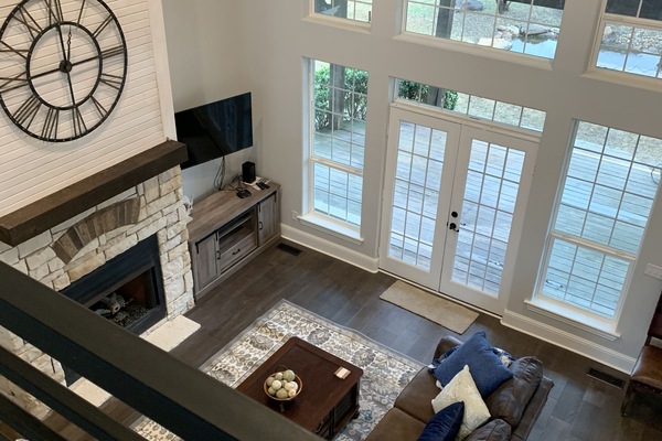 TV, caminetto, impianto stereo