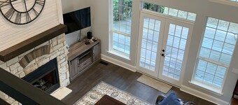 THE EXECUTIVE TWO STORY “WHERE TO STAY WHEN YOUR AWAY”(JACUZZI, ADA COMPLIANT)