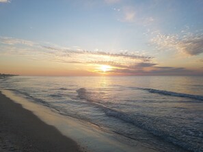 Beach towels - Spacious 2000+sqft Home, 3 min to Beach, Lighthouse & Quaint Village (St George Island)
