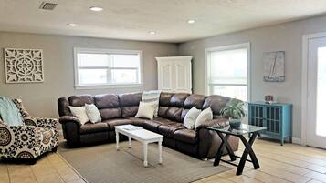 Smart TV, reproductor de DVD, libros y videoteca