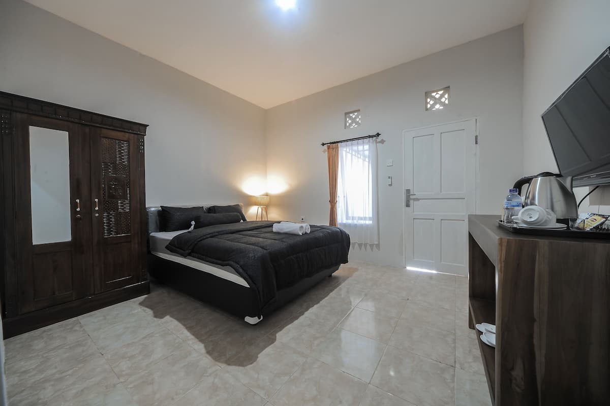 Superior Double Room | Desk, laptop workspace, free WiFi