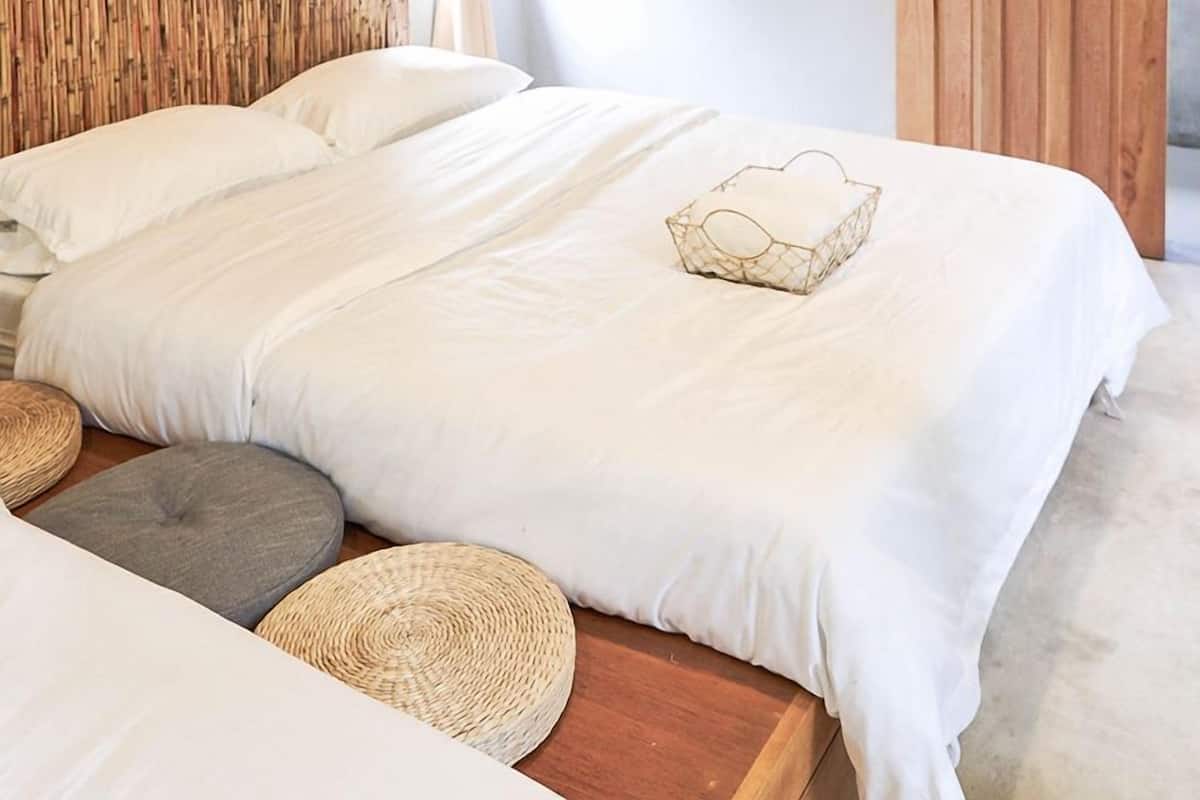 Family Room | WiFi (free), bed sheets