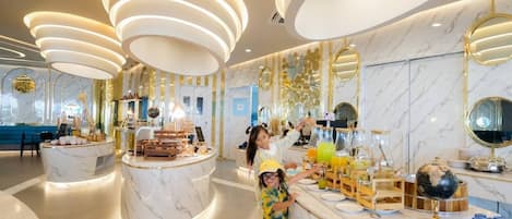 2 restaurants, breakfast, lunch, dinner served; international cuisine