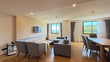 Suite Majestueuse, plusieurs lits (VIP) | Coin séjour