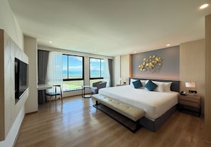 Premier Suite (Duplex) | Premium bedding, pillow-top beds, free minibar items, in-room safe