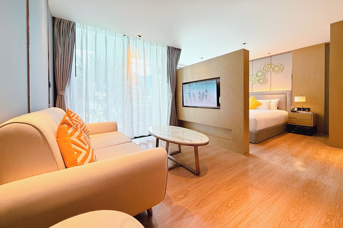 Deluxe kamer | Luxe beddengoed, pillowtop-bedden, een minibar met enkele gratis items