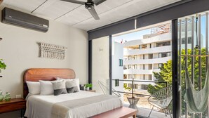 Studio Khas | Seprai premium, bantalan ekstra lembut, dan brankas