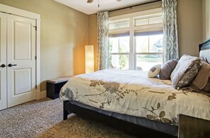 3 slaapkamers, een strijkplank/strijkijzer, wifi, beddengoed