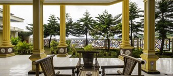 SPOT ON 1896 Hotel Mahkota Pantai