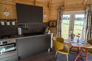 1 bedroom, individually decorated, individually furnished - Dunroamin Lodges (Glasgow)