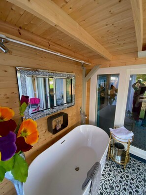 Cabin, 1 Bedroom (Barn Lodge) | Deep soaking bathtub
