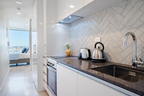 City-Apartment | Eigene Küche | Großer Kühlschrank, Mikrowelle, Ofen, Herdplatte