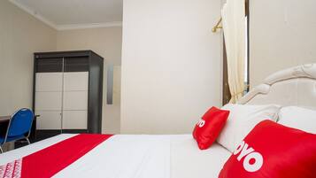 Basic Double Room | Desk, free WiFi, bed sheets