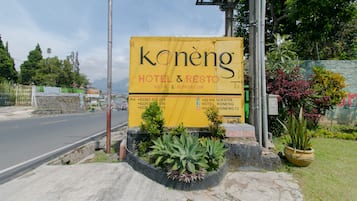 Pintu masuk properti