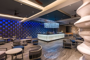 2 bars/lounges, swim-up bar, poolside bar, beach bar