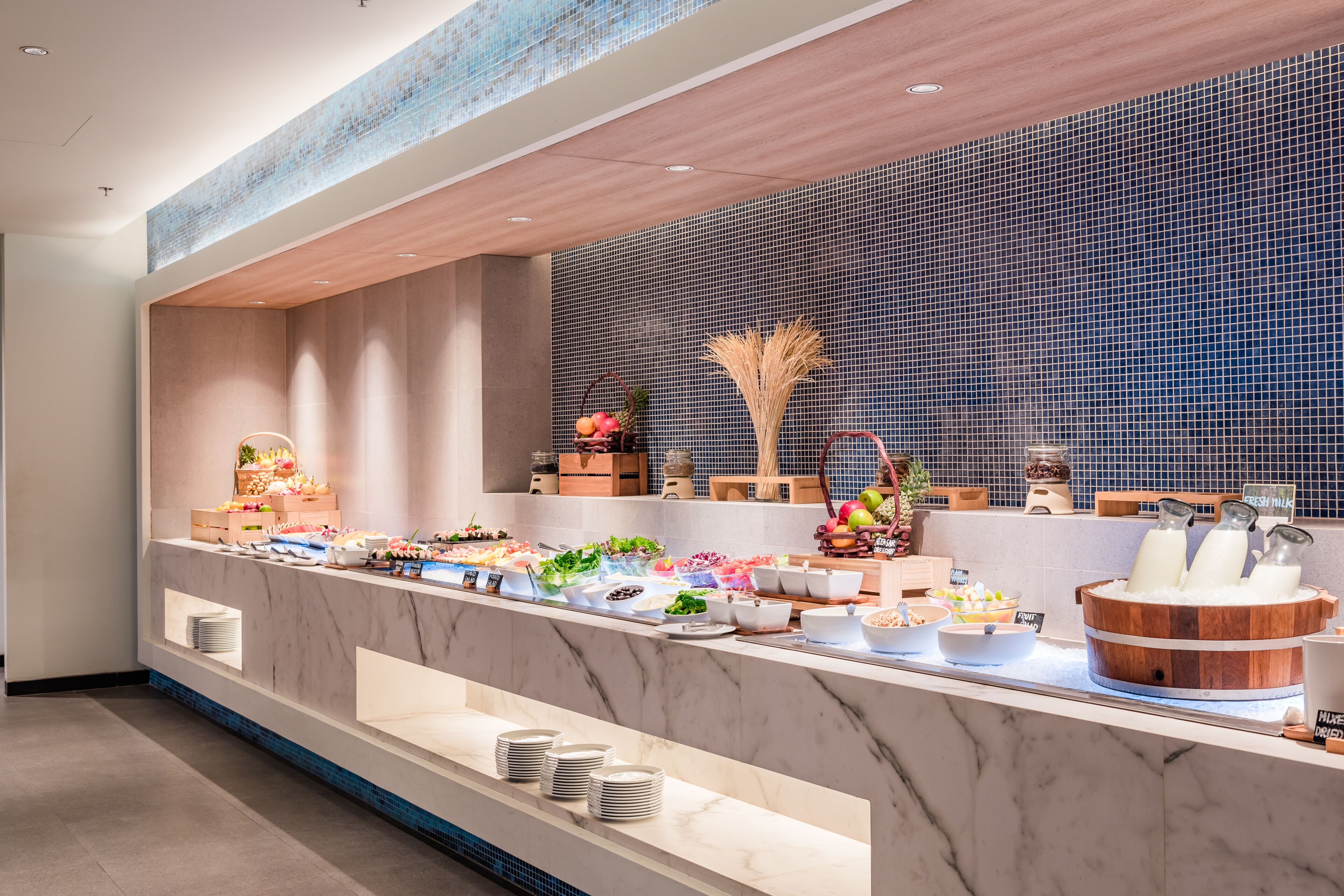 daily buffet breakfast for a fee