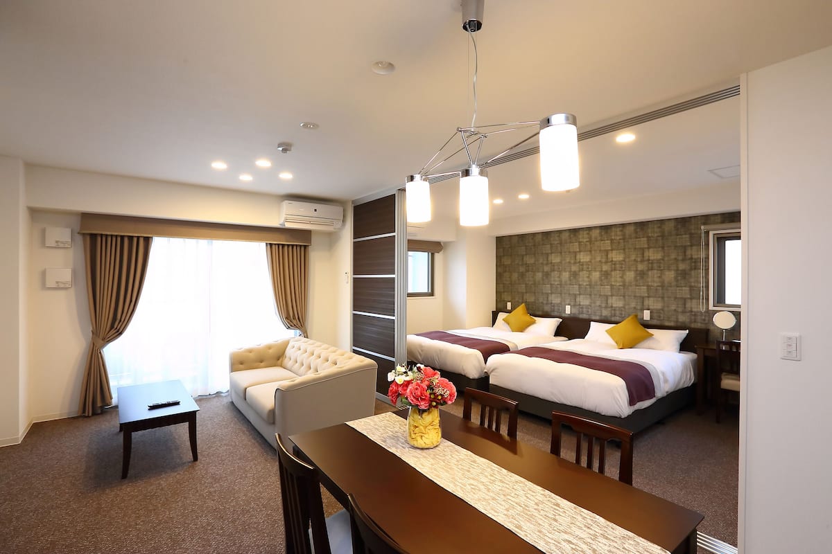 Junior Suite | 1 bedroom, down comforters, desk, blackout drapes