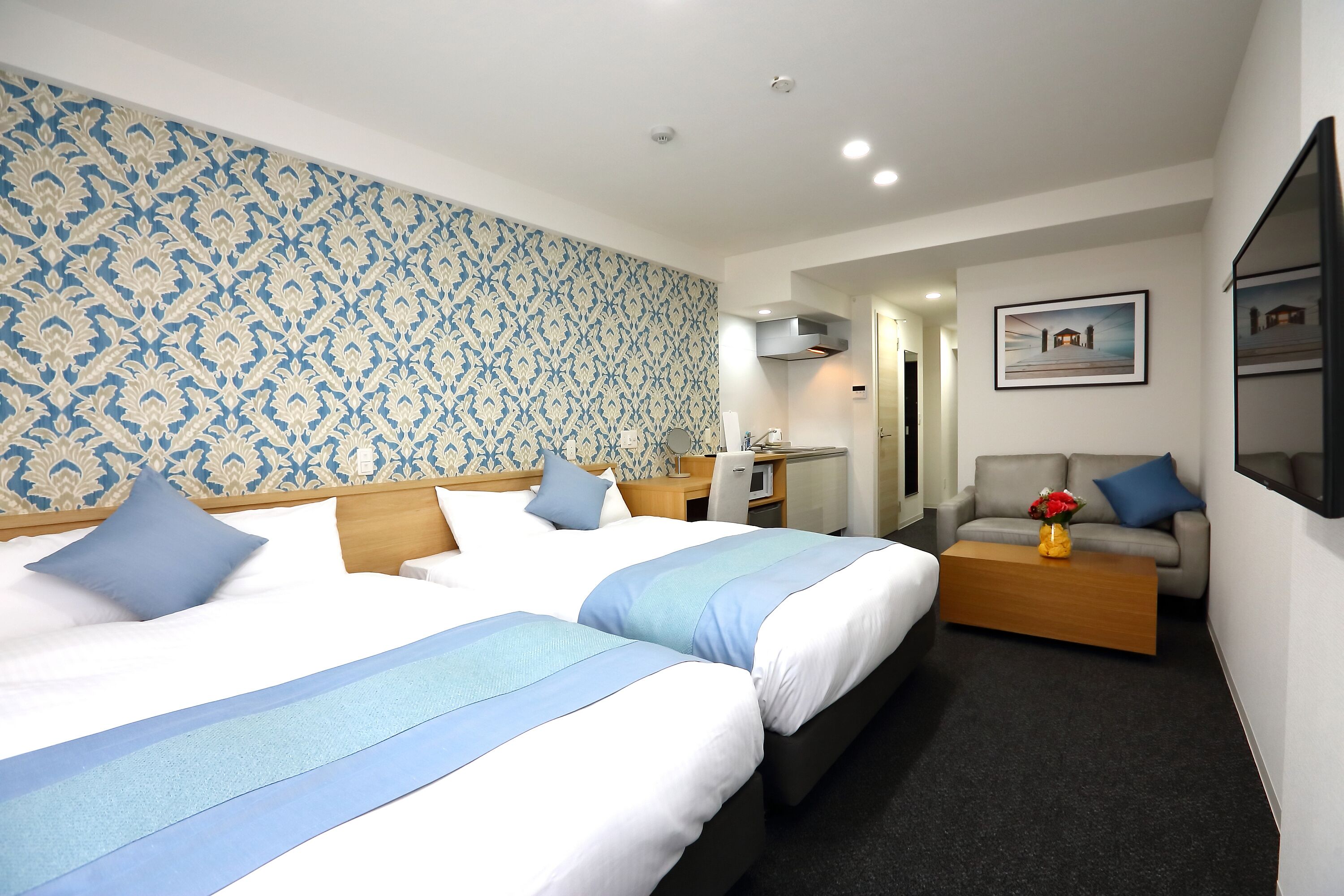 deluxe twin room | down duvets, desk, blackout curtains, free wifi