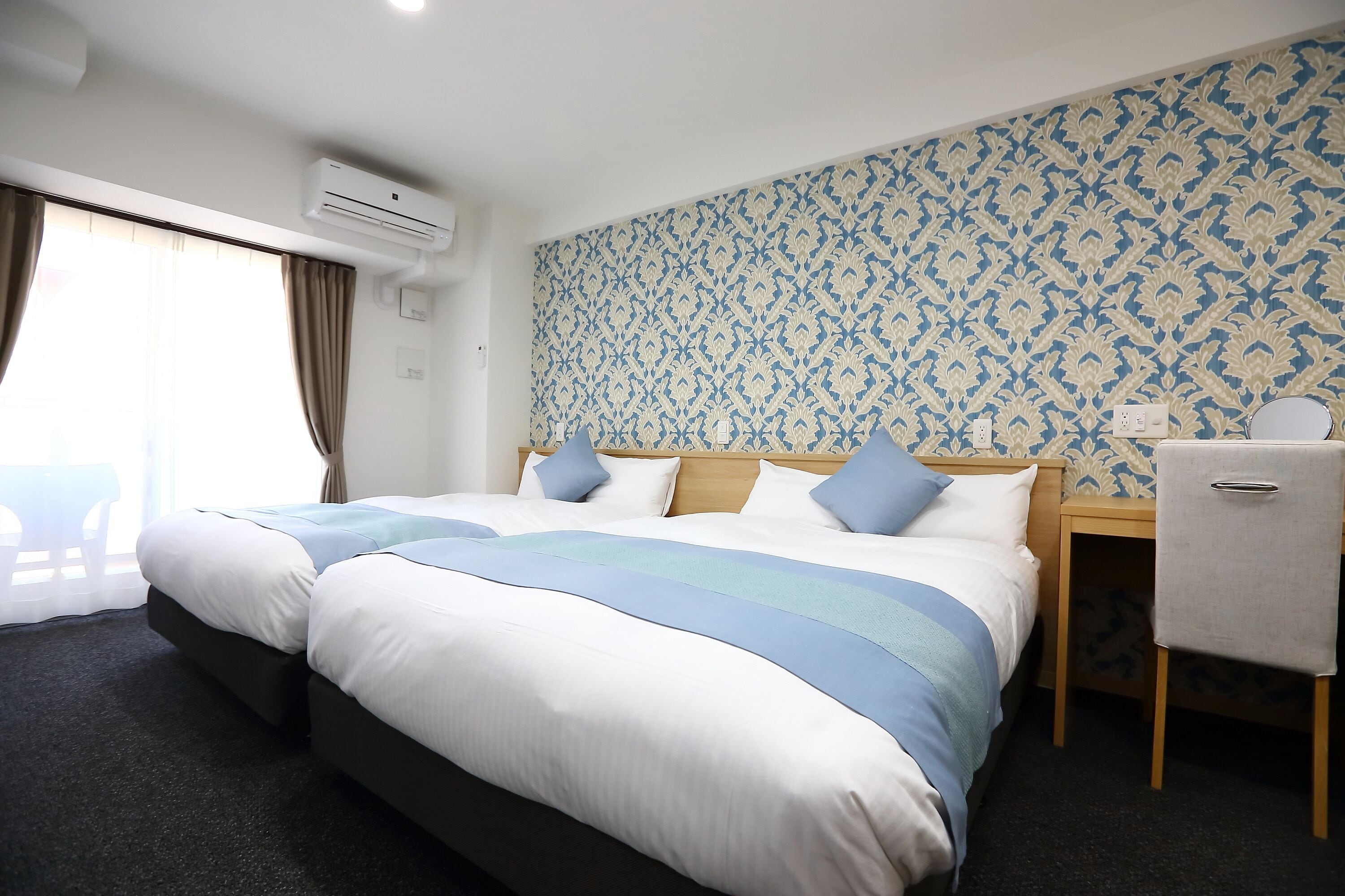 deluxe twin room | down duvets, desk, blackout curtains, free wifi