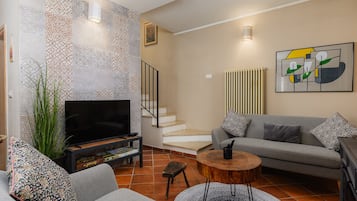 TV, fireplace, DVD player