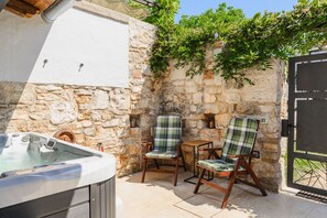 Bain à remous extérieur