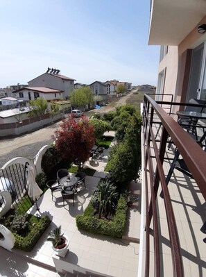 浪漫双人房或双床房 | 阳台景观