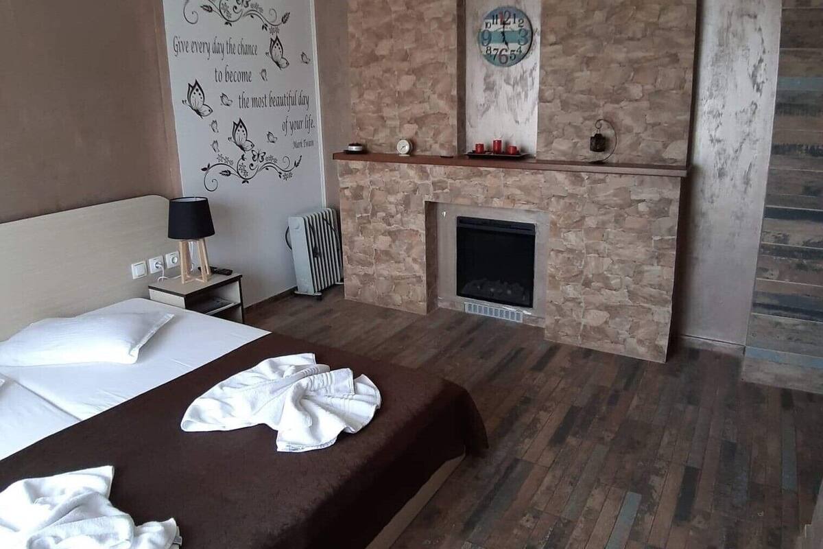 Romantic Double or Twin Room | Iron/ironing board, free WiFi