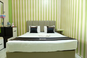 Deluxe Double Room | Desk, free WiFi, bed sheets - OYO 2186 Esbe Hotel Syariah (Tanjung Pandan)