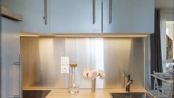 JÀÀkaappi, mikroaaltouuni, astianpesukone