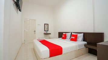 Desk, free WiFi, bed sheets
