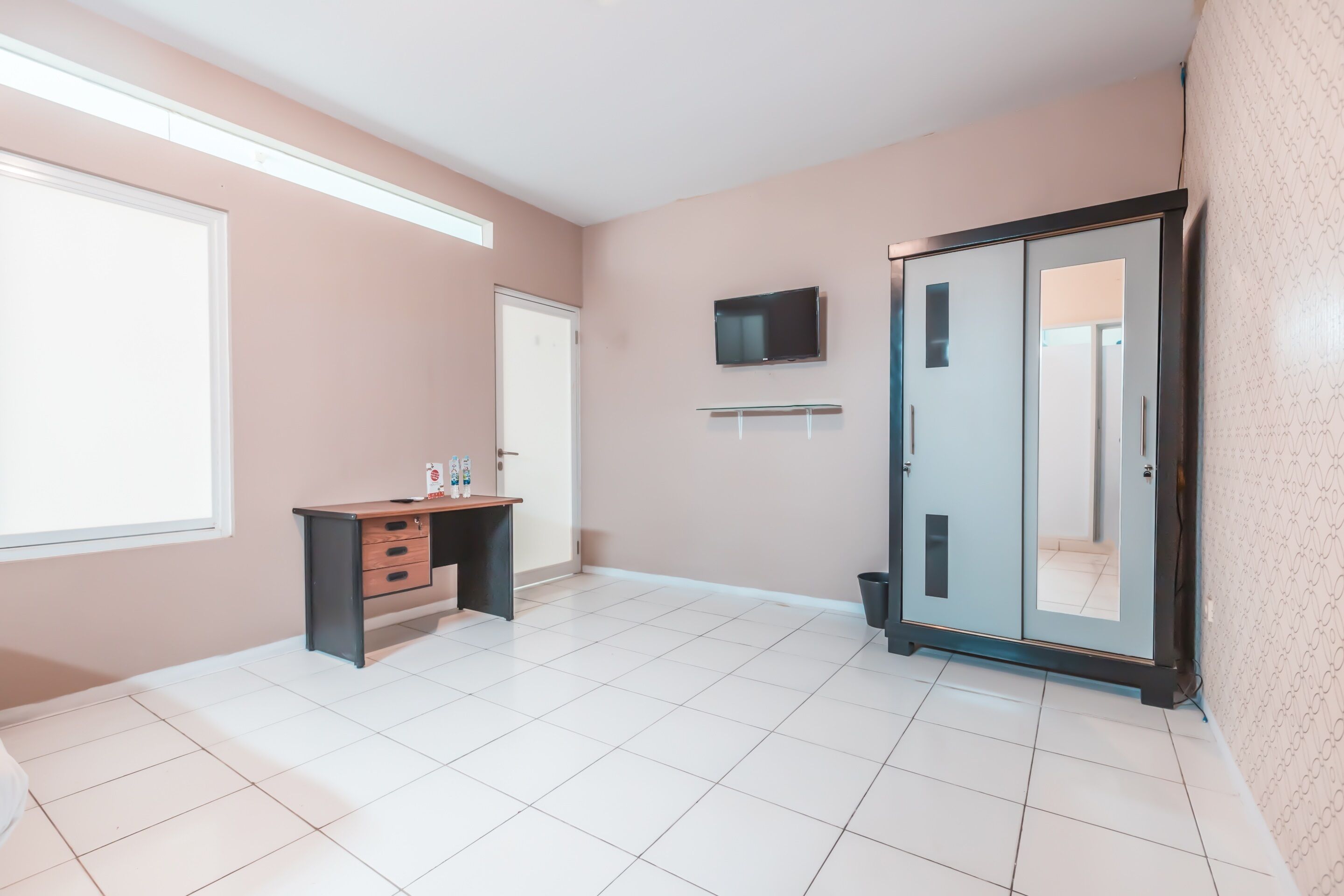 Photo - Hotel O J&b Room Pramuka