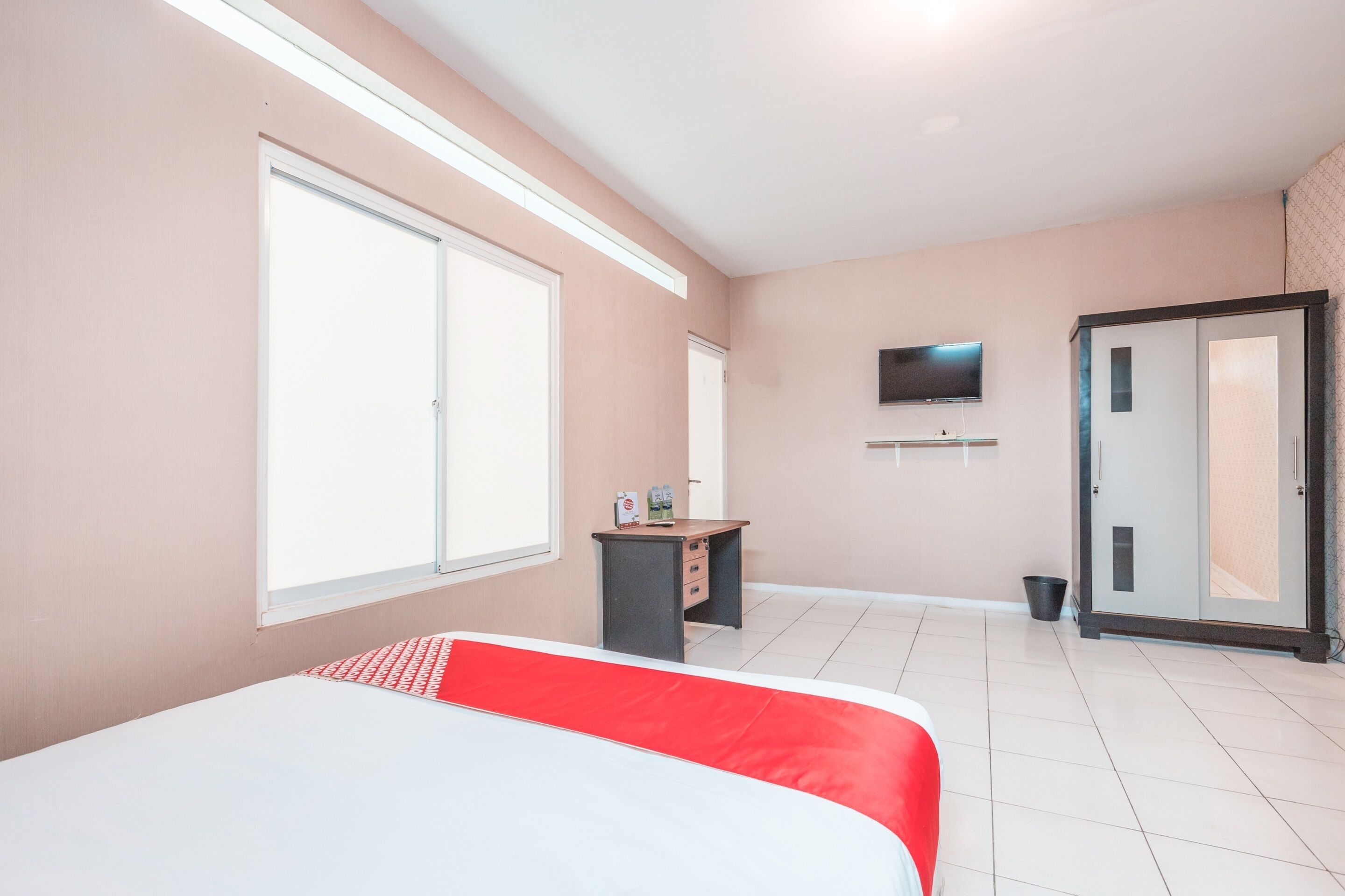 Photo - Hotel O J&b Room Pramuka