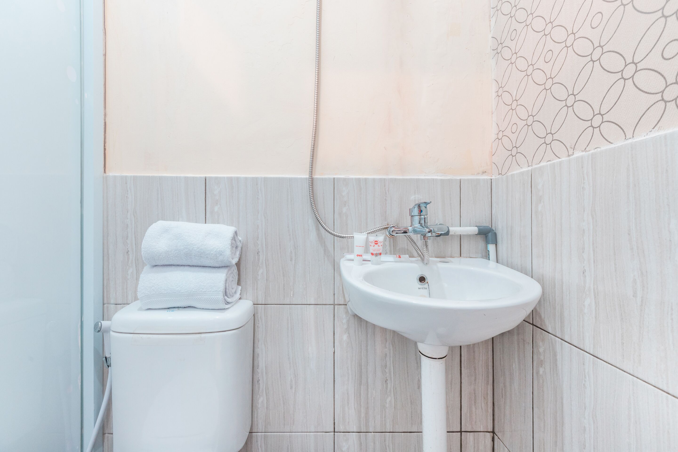 Photo - Hotel O J&b Room Pramuka