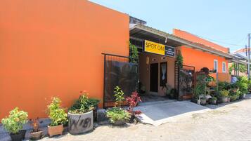 المنشأة من الخارج