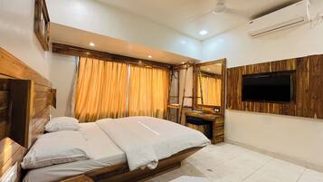 Executive vierpersoonskamer | Geluiddichte muren, beddengoed