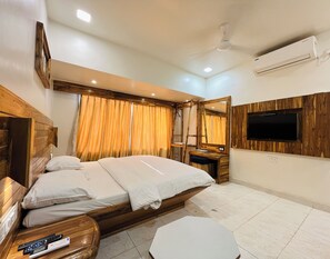 Executive vierpersoonskamer | Geluiddichte muren, beddengoed