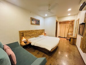 Deluxe Triple Room - Hotel Shripad Continental (Amravati)
