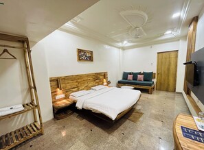 Executive Quadruple Room - Hotel Shripad Continental (Amravati)