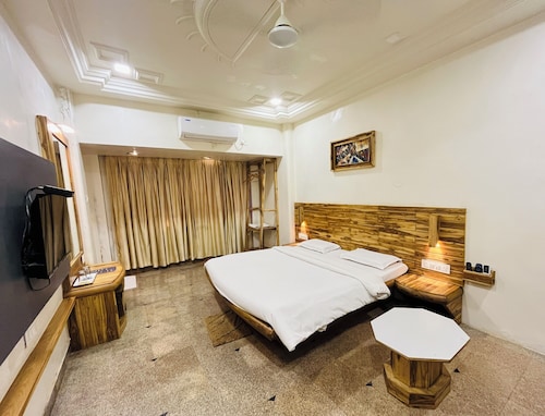 Hotel Shripad Continental