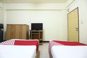 Standard Twin Room - OYO 689 Baan Yuyuen (Pathum Thani)